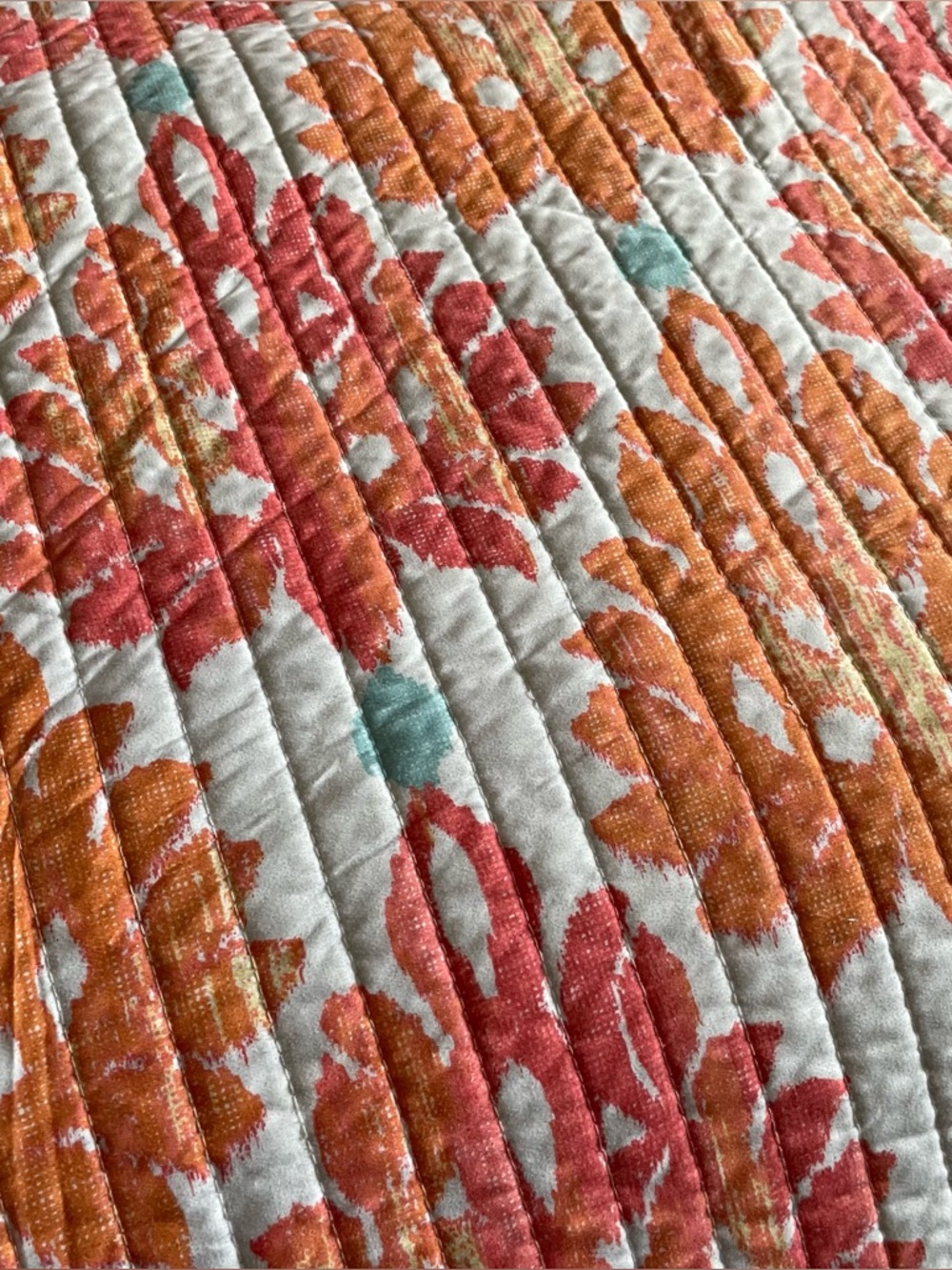 Nicole Miller - 88x92 Full/Queen - Pink/Orange Quilt w/ 2 Shams - Reversible - Picture 7 of 9